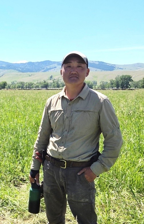 A young man wearing a baseball cap